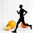 Icono de un atleta corriendo con un puñado de frutas, simbolizando nutrición deportiva.