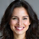 Retrato de Laura Fernández, sonriendo